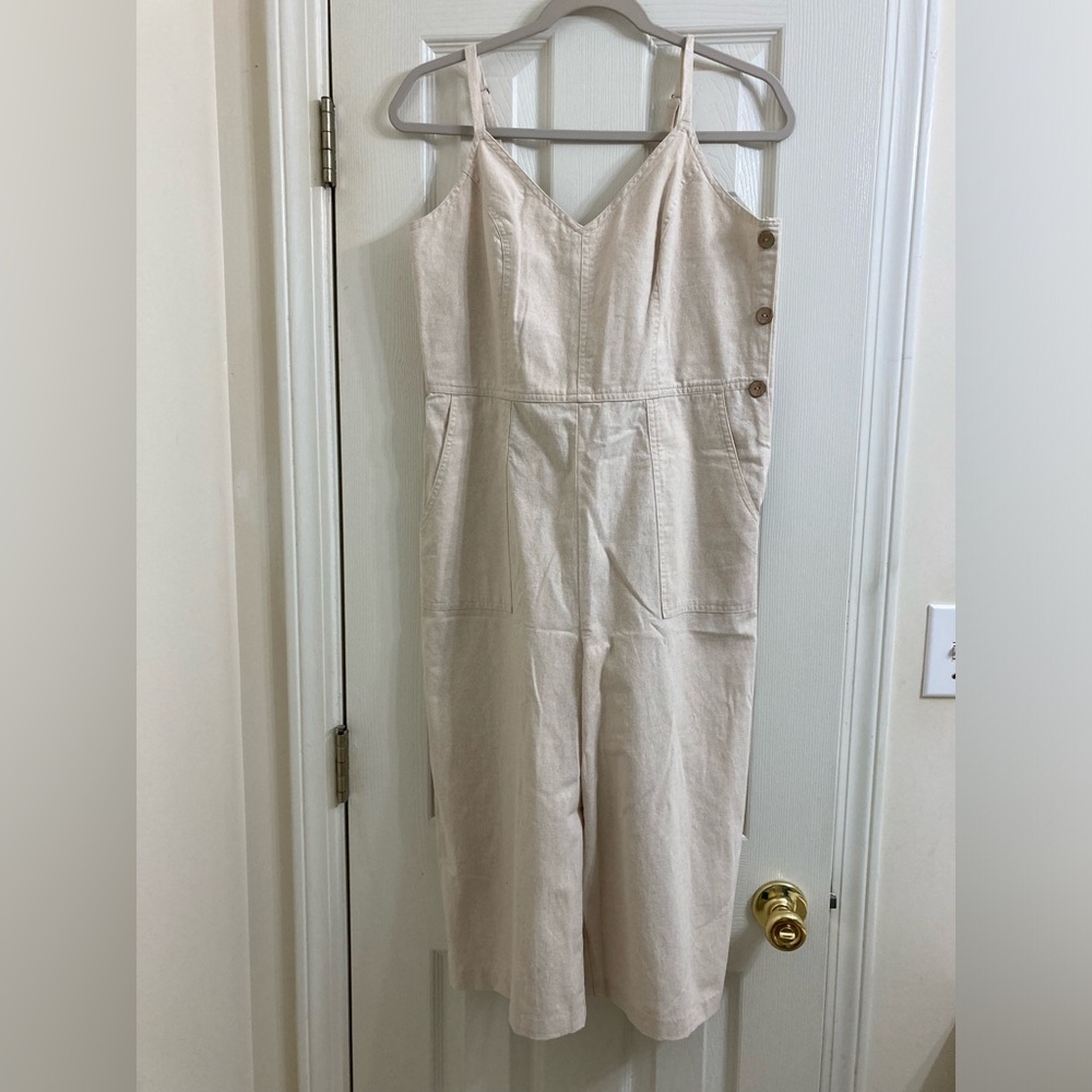 Women’s Adjustable Strapped Wide Leg Jumpsuit. Size S